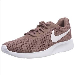 NIKE Women's Running Sneaker, Mauve/White, 7.5